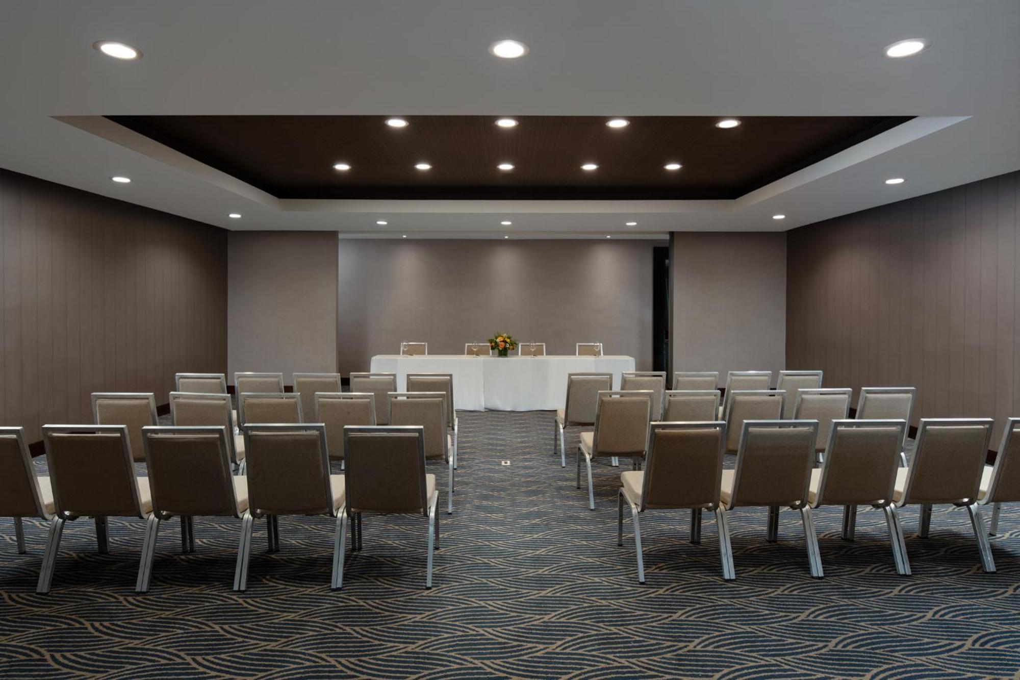 Embassy Suites By Hilton Santo Domingo Exterior photo